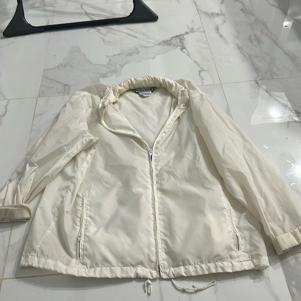 Neyelle 100% nylon size medium jacket @@@